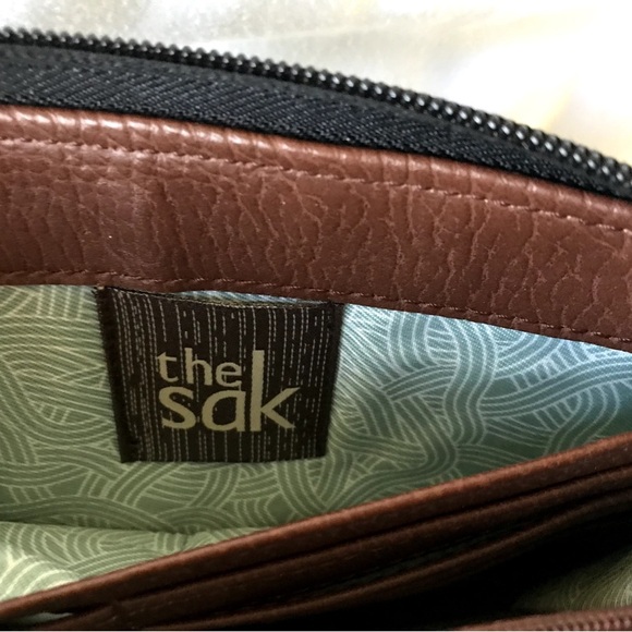 The Sak Iris Wallet Black Leather Smartphone Carryall No strap - Picture 8 of 16